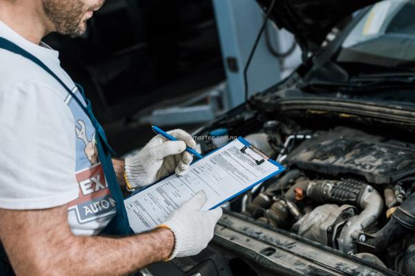 used-car-checklist-in-front-of-the-car